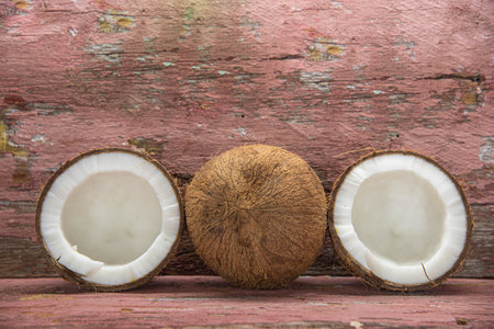 Dried coconut fruits in natura. Coconut fruit in Natura, 100% natural, without chemical preservatives. Fruit rich in nutrients that contribute a lot to our health and has only 40 calories per cup.の写真素材