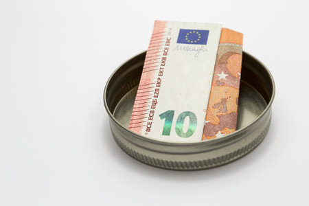 offering ten euros as tips