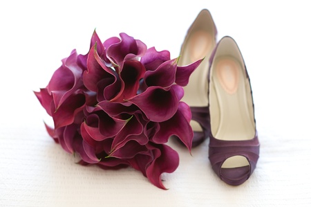 wedding shoes and bouquet of purple calla liliesの写真素材