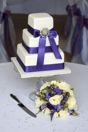 wedding cake and flowers purple themeの写真素材