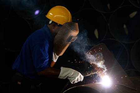 arc weilding worker