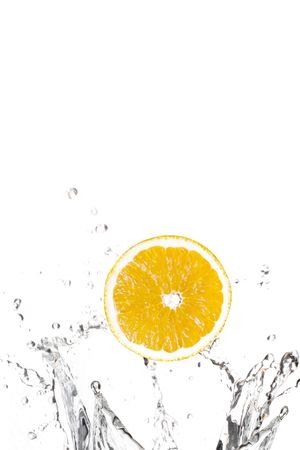 Oranges splashing in waterの写真素材