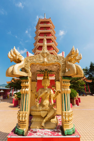Buddha Statue and Pagoda of Ten Thousand Buddhas Monastery in Hong Kong, Chinaのeditorial素材