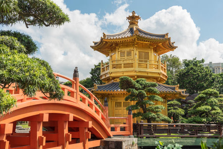 Pavilion in Chinese Temple - Chi Lin Nunnery in Hong Kong cityのeditorial素材
