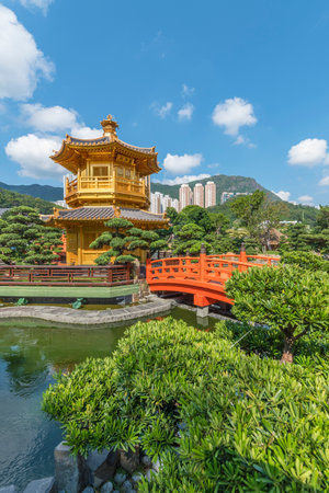 Pavilion in Chinese Temple - Chi Lin Nunnery in Hong Kong cityのeditorial素材