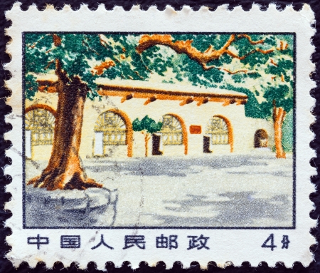 CHINA - CIRCA 1971: A stamp printed in China from the "Designs of Revolutionary Monuments (3rd Print)" issue shows Zaoyuan in Yanan, circa 1971. のeditorial素材