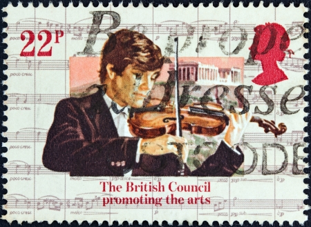 UNITED KINGDOM - CIRCA 1984: A stamp printed in United Kingdom issued for the 50th anniversary of British Council shows a violinist and Acropolis, Athens, circa 1984. のeditorial素材