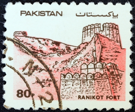 PAKISTAN - CIRCA 1984: A stamp printed in Pakistan from the "Forts" issue shows Ranikot Fort, circa 1984. のeditorial素材