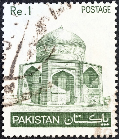 PAKISTAN - CIRCA 1978: A stamp printed in Pakistan shows Mausoleum of Ibrahim Khan Makli, Thatta, circa 1978. のeditorial素材