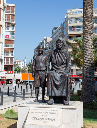 Memorial of Kemal Ataturk as a child and his mother Zubeyde Hanim, Izmir, Turkeyのeditorial素材