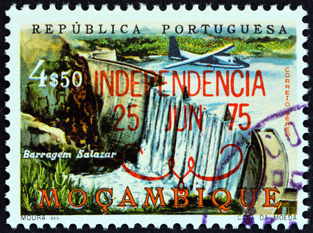 MOZAMBIQUE - CIRCA 1975: A stamp printed in Mozambique from the "Independence" issue shows Salazar Barrage, circa 1975.のeditorial素材