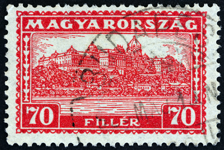HUNGARY - CIRCA 1927: A stamp printed in Hungary shows Royal Palace, Budapest, circa 1927.のeditorial素材