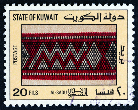KUWAIT - CIRCA 1986: A stamp printed in Kuwait from the Sadu Art issue shows Tapestry weavings, circa 1986.のeditorial素材