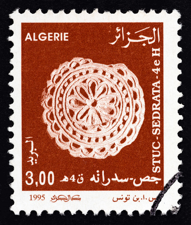 ALGERIA - CIRCA 1995: A stamp printed in Algeria from the Stucco Work from Sedrata, The 400th Anniversary after Hegira issue shows Circular Design, circa 1995.のeditorial素材