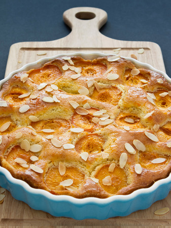 Apricot tart on a wooden chopping boardの写真素材