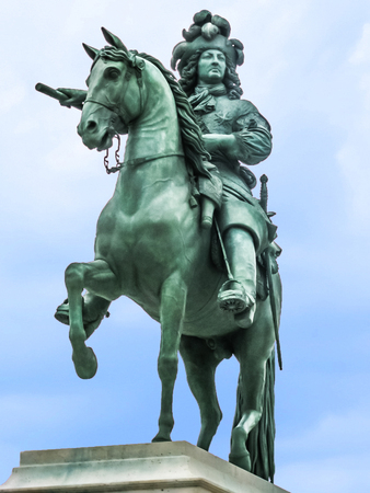 Paris, France - Versailles-LouisXIV-Statueのeditorial素材