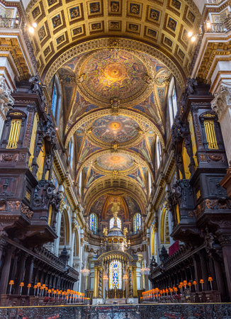Christopher Wren's St. Paul's Cathedral Main Altar and Choir in Londonの写真素材