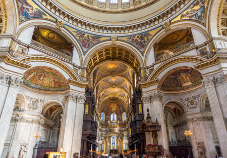 Christopher Wren's St. Paul's Cathedral Nave Facing Choir and Main Altar in Londonの写真素材