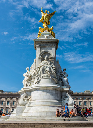 Victoria Memorial at Buckingham Palace in Londonのeditorial素材