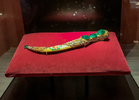 Topkapi Palace's Imperial Treasury Topkapi Dagger  in Istanbul, Turkey.のeditorial素材