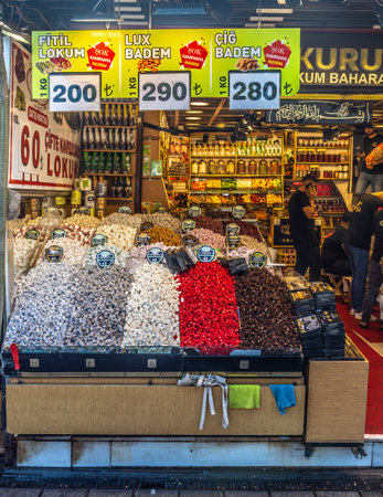 Egyptian Spice Market and Side Street Markets in Istanbul, Turkey.のeditorial素材