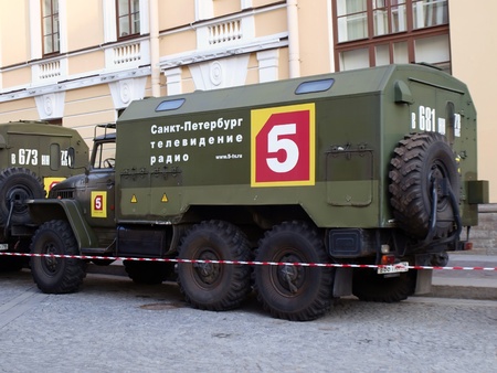 Big television truck of the 5TV federal Saint-Petersburg channel on the street near nevskiy avenue      のeditorial素材