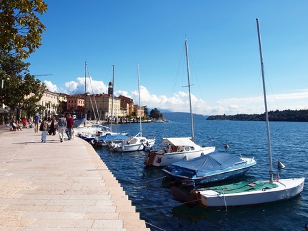 Quiet and peace Salo embankment. Salo, Italy. Picture taken on November 14-thのeditorial素材