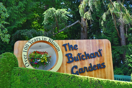 VICTORIA, BC - AUGUST 23: The sign of the butchart gardens on August 23, 2014 in Victoria. Butchart gardens is a group of floral display gardens in Victoriaのeditorial素材