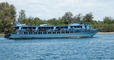 Ferry arriving to the port of Saladan on the northern part of Koh Lanta island in southern Thailand.のeditorial素材