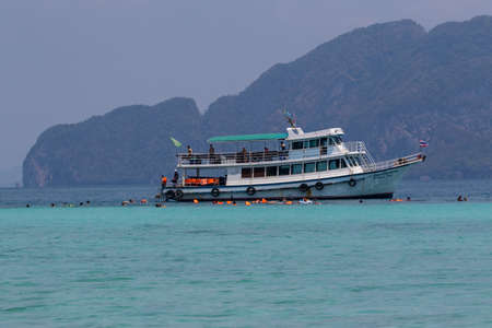 Boat with snorkelers in the Andaman Sea, by a reef off the small island of Koh Kradan in southern Thailand.のeditorial素材