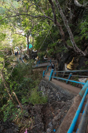 Tiger Cave Temple is a Buddhist temple northeast of Krabi in southern Thailand. Here is a famous cave, Buddha statues and a fantastic view from the high temple, 278 meters above the surroundings.のeditorial素材