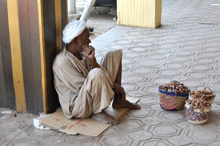 Aswan - SEPTEMBER  21 SEPTEMBER 2010: the Peace life of Egyptians in streets of the city of Aswan. Egypt April 21 2010.のeditorial素材