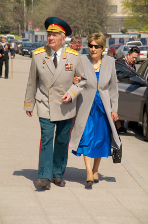 Kaliningrad, Russia - May 05, 2013 - general veteran of the World War with his medals at street on during the victory celebrationのeditorial素材