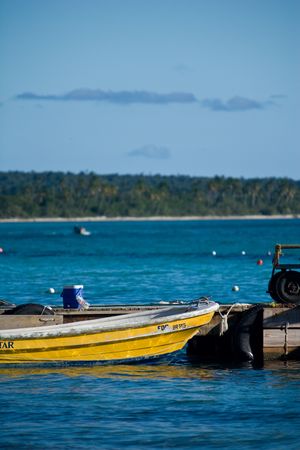 A boat docked at the beach in the carribeanの写真素材