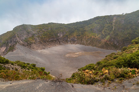 Looking into a volcanic crater, at IrazÃº Volcano National Parkの写真素材