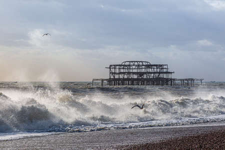 Crashing Waves at Brighton Beach, with The West Pier Behindの写真素材