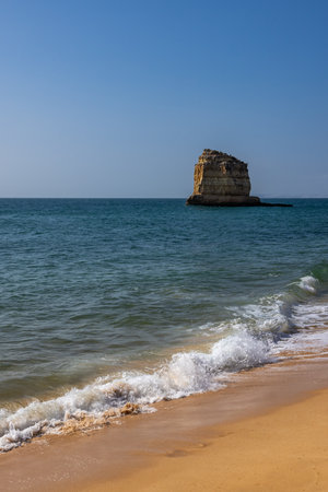 The Algave coast on a sunny  November dayの写真素材