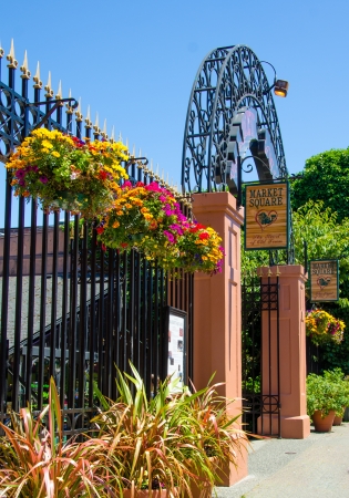  Market Square gate in a popular downtown tourist area on a sunny day with floral baskets hanging on the fence のeditorial素材