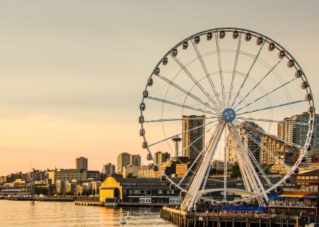 The Great Wheel on the waterfront opened in June 2012 and has become a major tourist attraction in the Pacific Northwest のeditorial素材