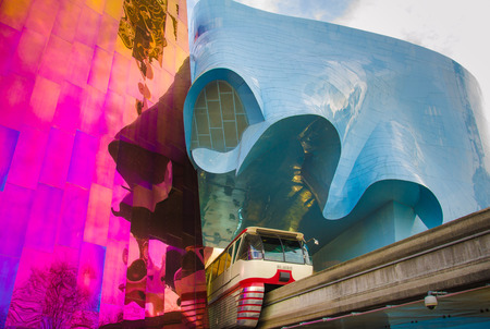 Seattle, United States, December 8, 2014 - The Monorail enters the 1962  World\'s Fair site through the ultra-modern EMP Museum designed by architect Frank O. Gehry.のeditorial素材