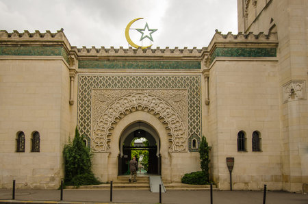 The entrance of the Paris Mosque which was founded in 1926 and is one of the largest in France. The minaret is 33 meters high.の写真素材