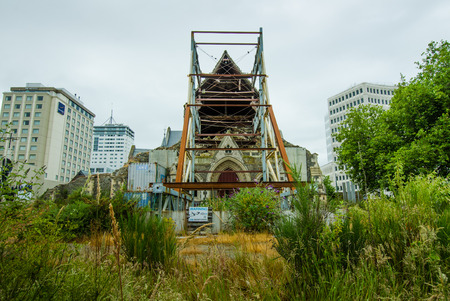 Christchurch, New Zealand, December 14, 2017 - The devastating earthquakes in February, June and December of 2011  severely damaged the ChristChurch Cathedral which is held up with steel beams.のeditorial素材