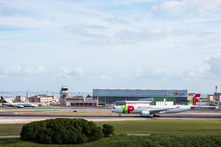 Airplanes at Lisbon International Airportのeditorial素材