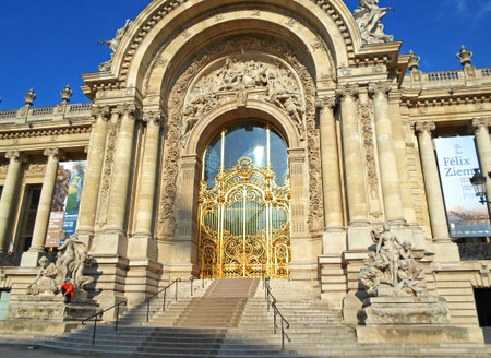 The Petit Palais (small palace), an art museum in the 8th arrondissement of Paris, Franceのeditorial素材