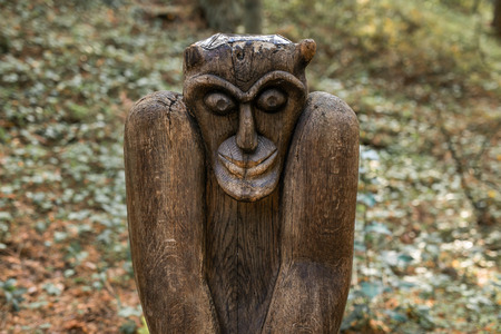 JUODKRANTE, LITHUANIA - AUGUST, 2018: Traditional Lithuanian Raganu kalnas wood carving art sculptures of folk musicians in public nature park in Juodkrante, Lithuaniaのeditorial素材
