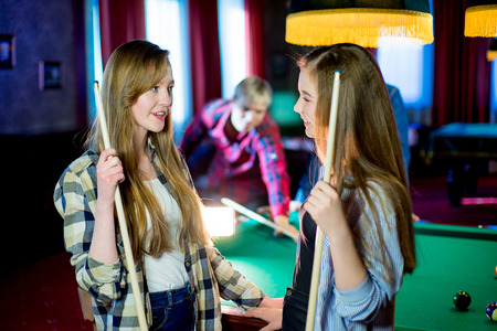 friends playing billiardの写真素材