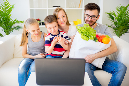 Family shopping onlineの写真素材