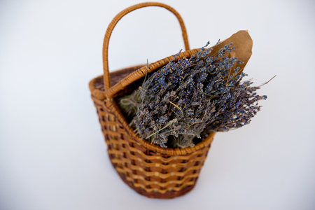 An image of lavender flowers on a tableの写真素材