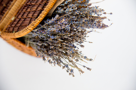An image of lavender flowers on a tableの写真素材