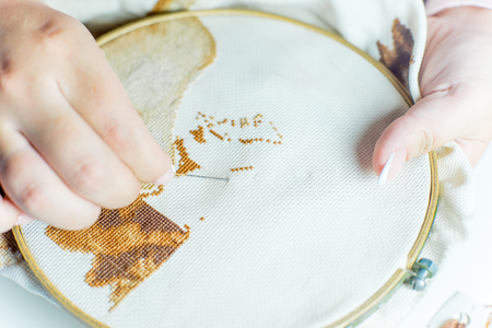 hands are sewing with thread and needleの写真素材